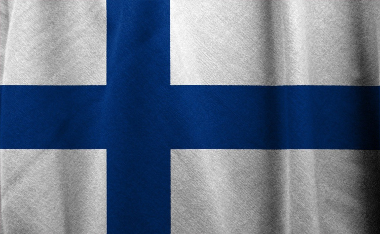 Kaksikielinen kansallisen veteraanipäivän jumalanpalvelus Suomen lippu